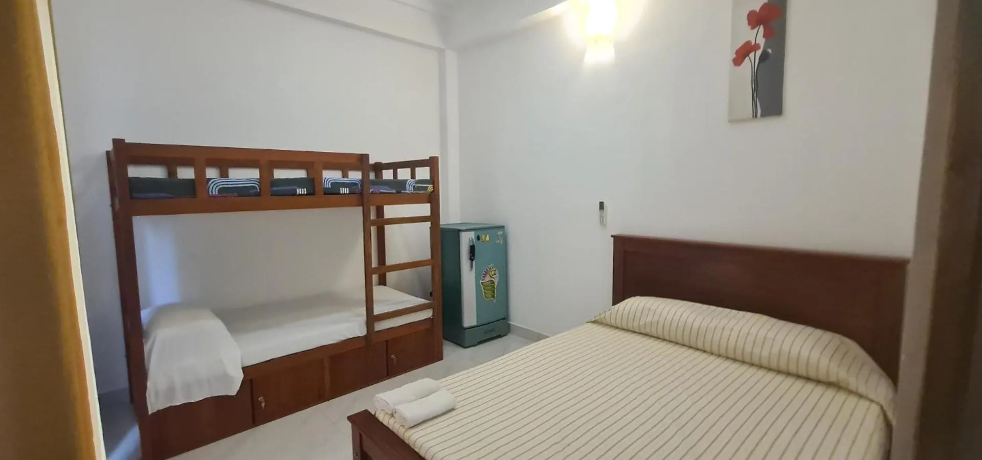 Ceylon Lodge - Airport Transit Hostel Negombo