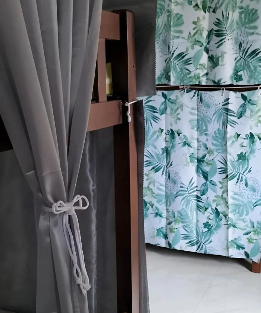 Ceylon Lodge - Airport Transit Hostel Negombo Sri Lanka